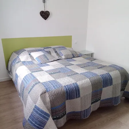 A La Campagne Apartment *